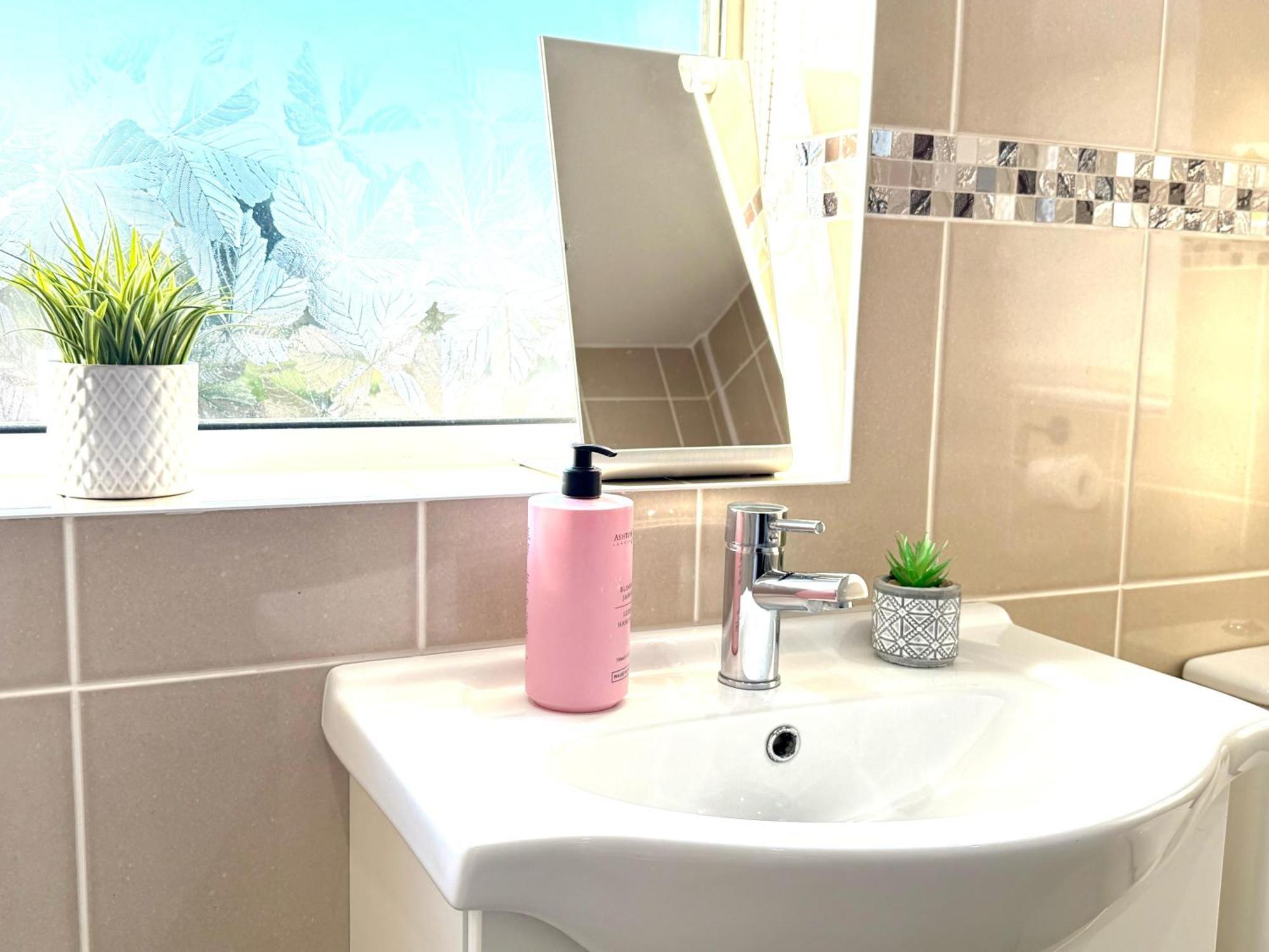 Stylish 3-Bedroom House With Garden & Free Parking'S, Prime Location With Private Garden Kidlington Eksteriør bilde